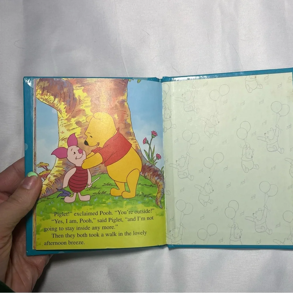 Vintage 1995 Winnie‎ the Pooh A Windswept Piglet HC Disney Rare Book